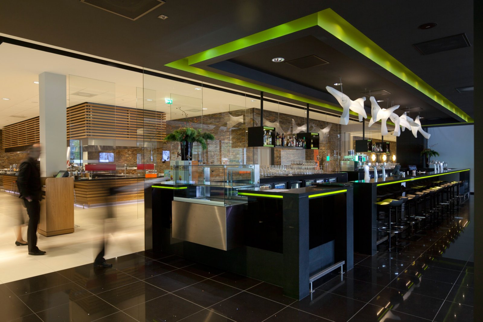 11_Novotel_Interior_Bar.jpg