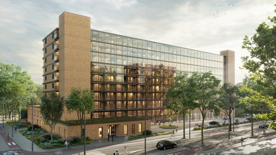 Render van het vernieuwde woon-zorgcomplex Riekerhof in Amsterdam vanaf de straathoek: de glazen gevel van de wintertuin tussen twee zandkleurige bakstenen torens, met daarvoor de lage plint met maatschappelijke voorzieningen.
